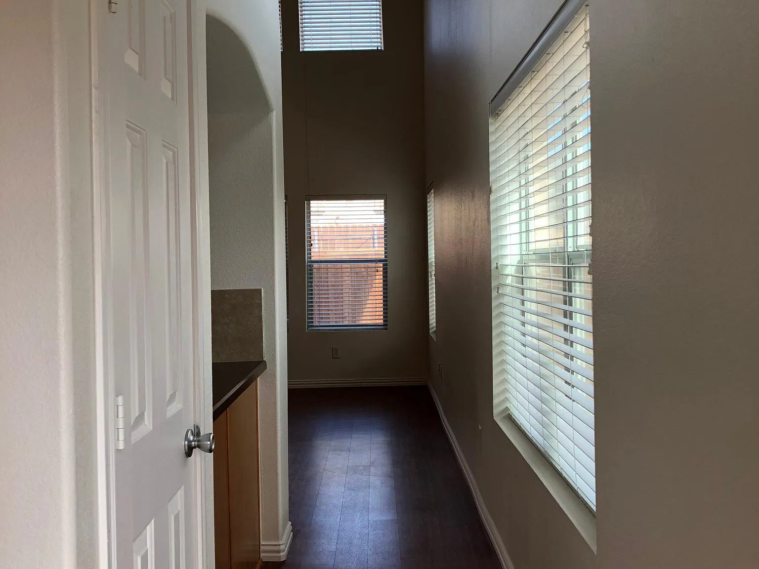 3 bed, 2.5 bath, 1940 sqft, $2,399 — Photo 3