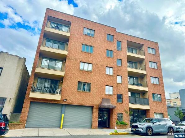 610 Anderson Ave APT 1A, Cliffside Park, NJ 07010