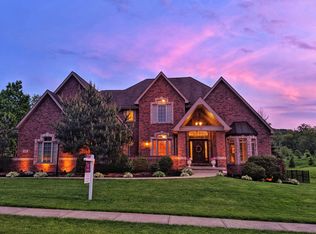 102 Walden Pond Ln, Cranberry Township, PA