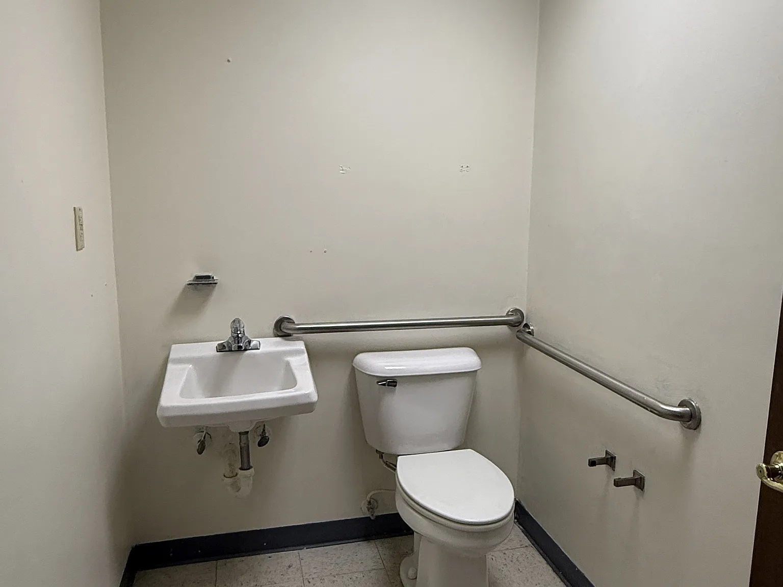 1230 Woodland Drive - 209 — Photo 4