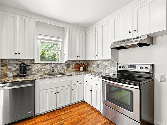 4th image of 442 E 73rd St