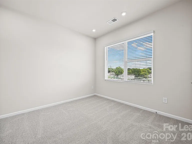 5640 Kingspan Dr — Photo 25