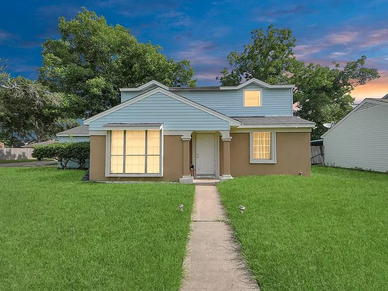 2513 Leslie St — Photo 36