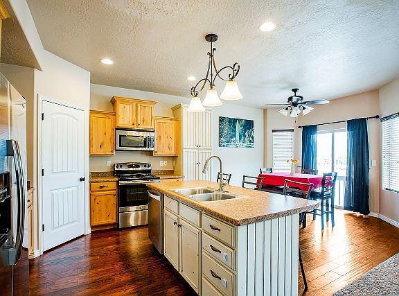 5th image of 1632 N Blackhawk Dr