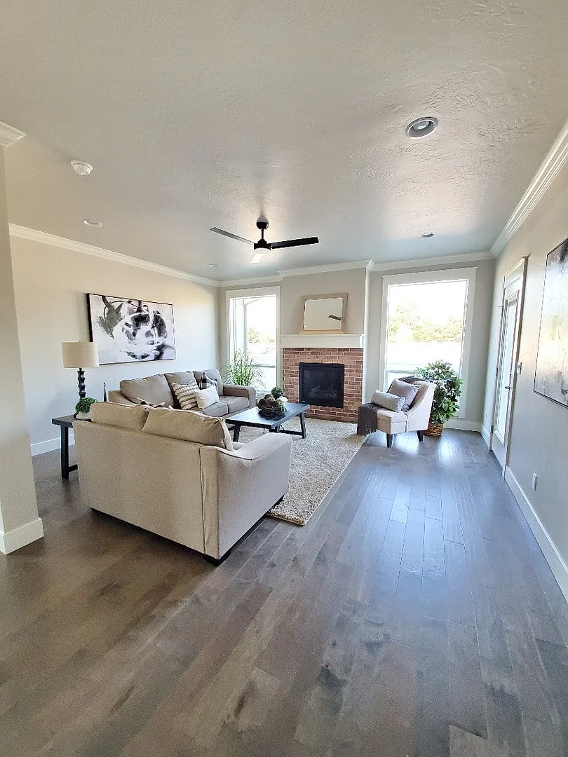 Beautiful Townhome — Photo 3
