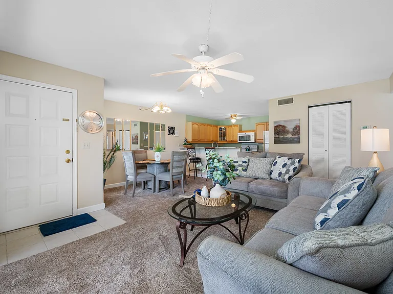 3301 Crystal Ct #D — Photo 3