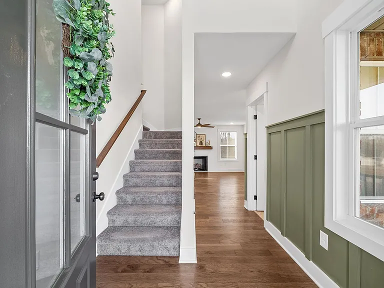 361 Frontier Dr — Photo 3