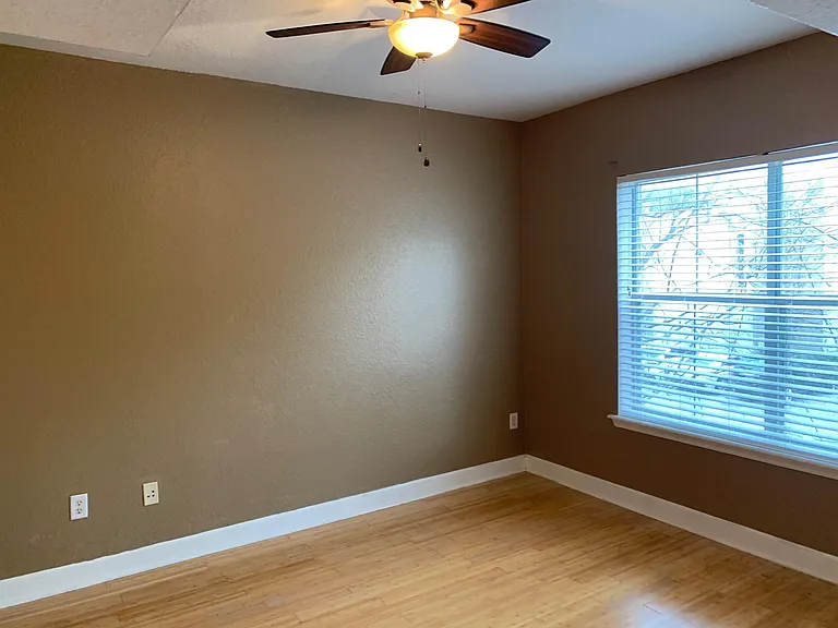 202 E South St #2040 — Photo 3