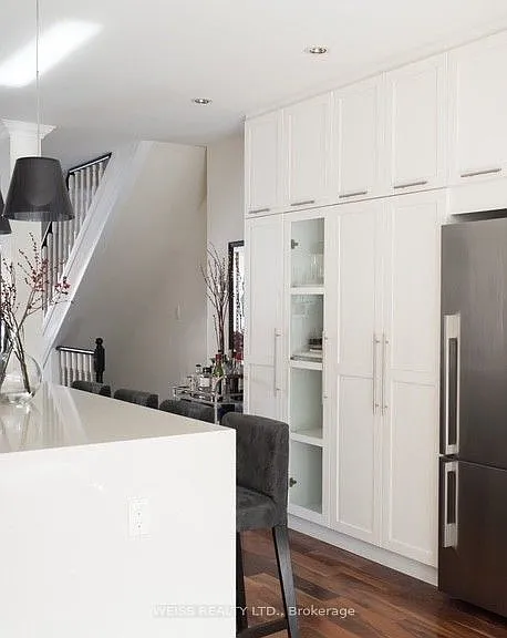 593 Hillsdale Ave E — Photo 8