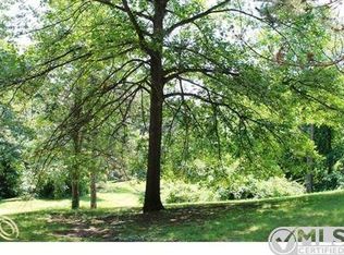 1750 W Commerce Rd, Milford, MI 48380