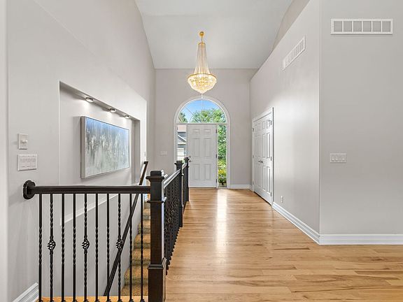 4th image of 17055 Corby St