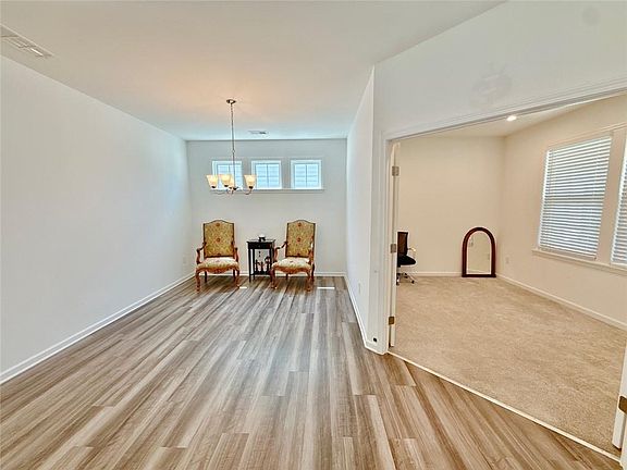 2nd image of 1810 Primrose Park Rd