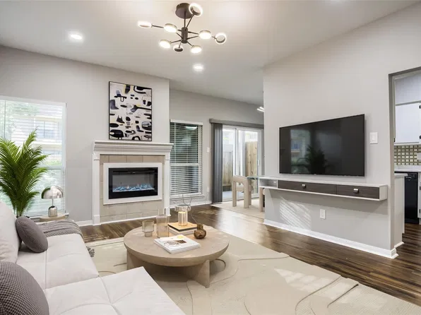 1818 Augusta Dr APT 13, Houston, TX 77057
