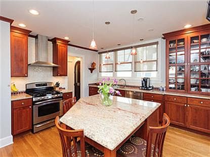 3rd image of 642 N Elmwood Ave