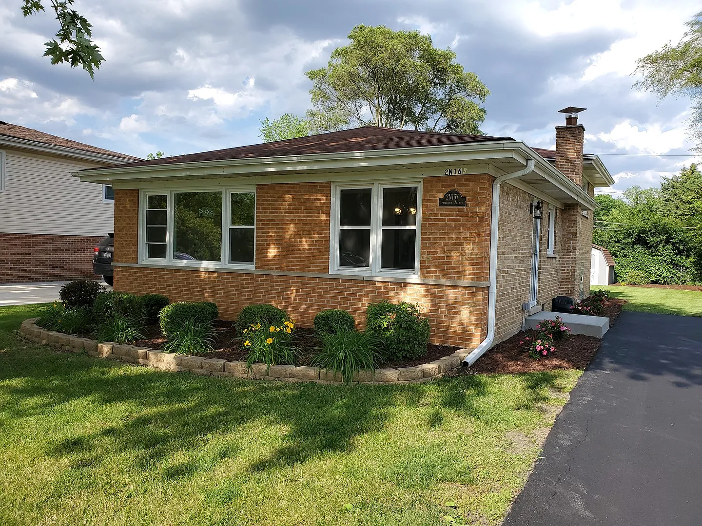 2N167 Fairfield Ave photo 1