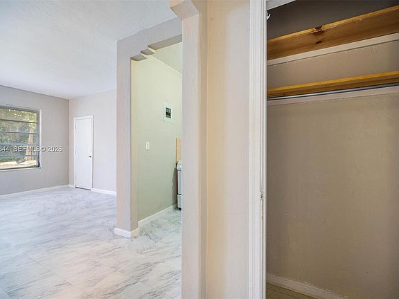5th image of 825 Alton Rd APT 2