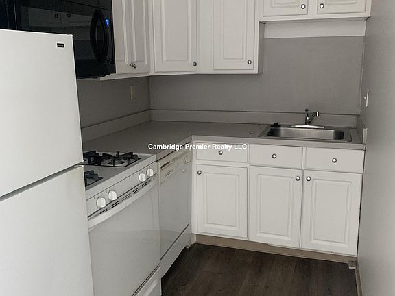 5th image of 812 Memorial Dr APT 1005