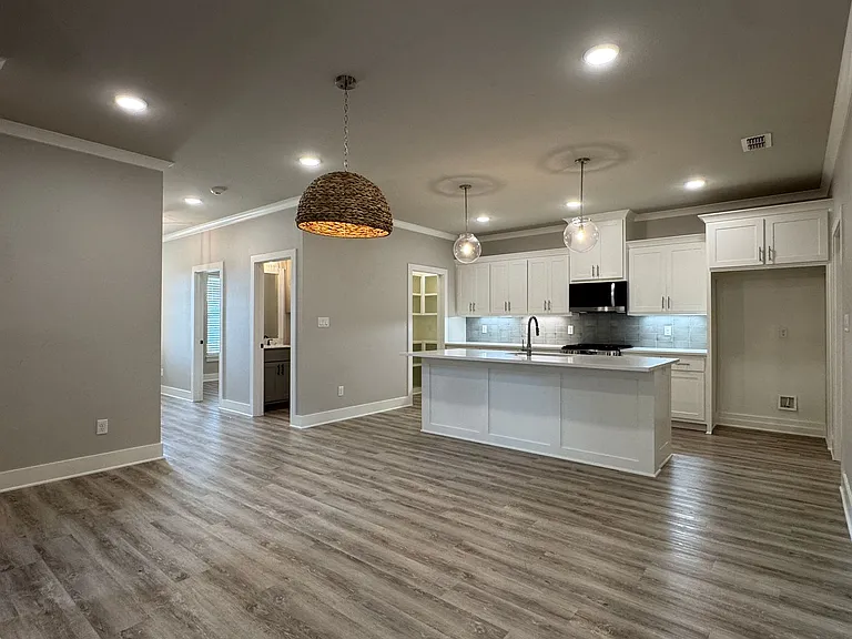 7110 Alexander Dr — Photo 18