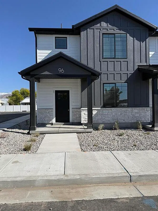 96 N 400 W — Photo 1