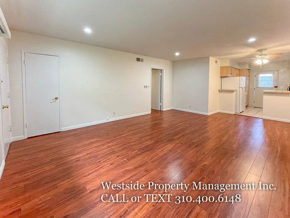 Building Photo - 12036 Goshen Ave #3