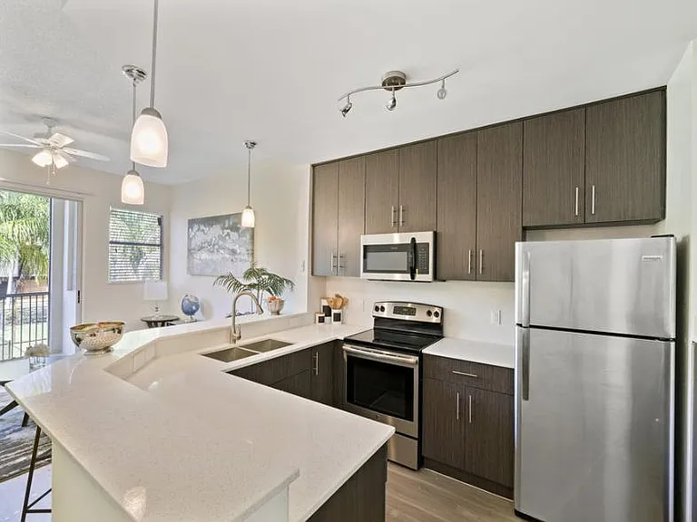 B1 St. Tropez - 3-Story Townhomes