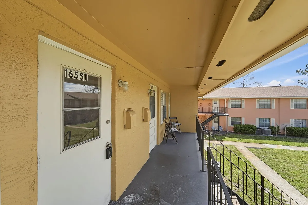 Building Photo - 1655 W Oak Ridge Rd #D