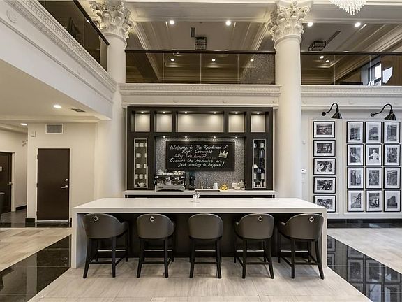 3rd image of 118 King St E #1020