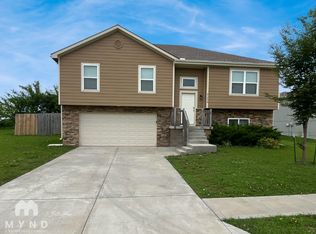 21279 W 219th St, Spring Hill, KS 66083