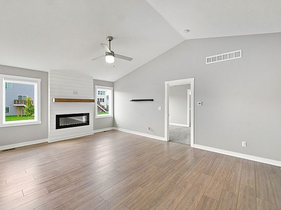 3rd image of 216 NW Lexington Dr