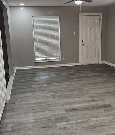 3rd image of 324 Clary Dr