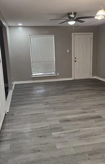 324 Clary Dr — Photo 3