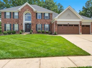 556 Autumn Bluff Dr, Ballwin, MO 63021
