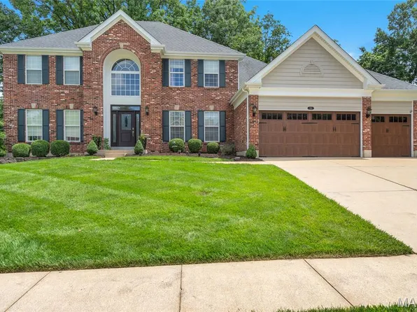 556 Autumn Bluff Dr, Ballwin, MO 63021