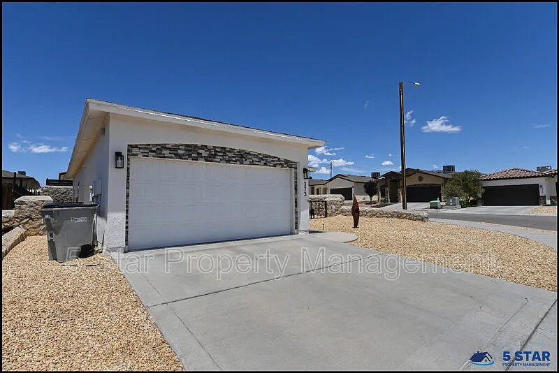 3 bed, 2.0 bath, 1400 sqft, $1,795 — Photo 4