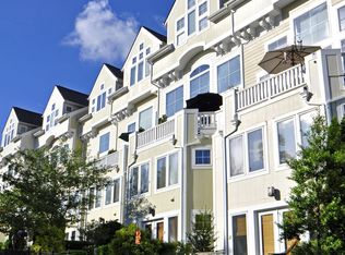 2064 Beacon Heights Dr, Reston, VA 20191