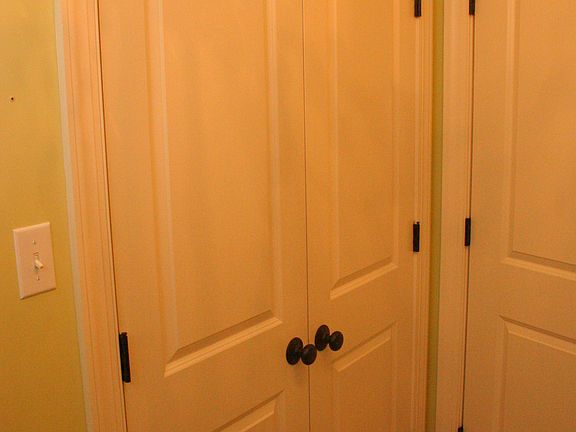 Additional storage in laundry