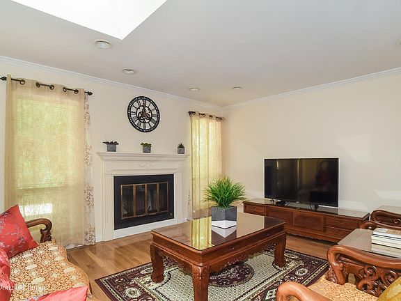 3rd image of 205 Northwood Ct