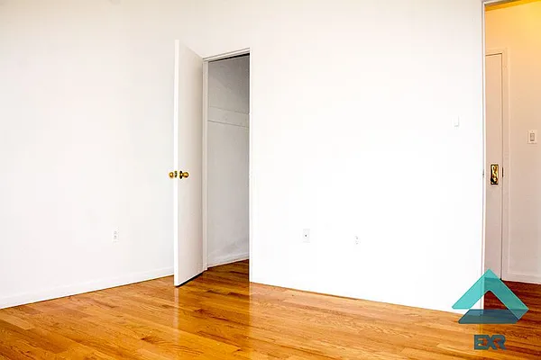 Rented by EXR | media 15