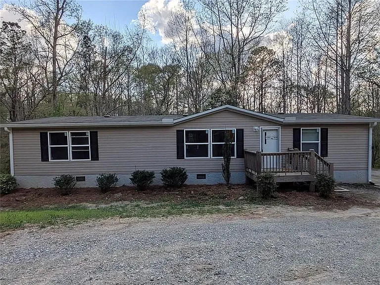 331 Bridle Path Dr — Photo 1