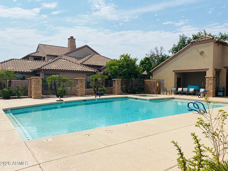 837 W Village Pkwy — Photo 27