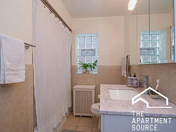 4th image of 6516 N Bosworth Ave #1