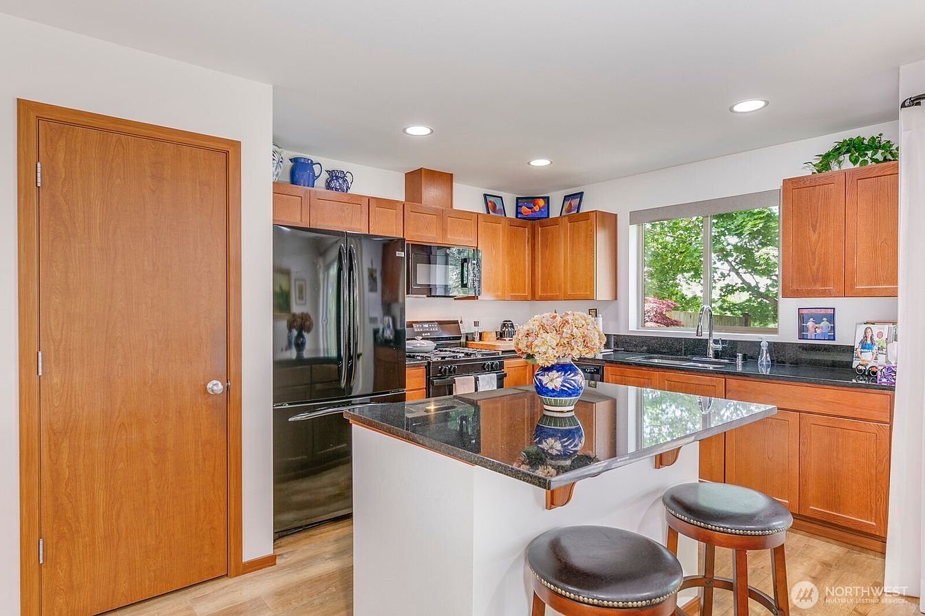 carousel photo #13 (MLS)