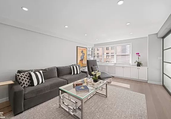 4th image of 11 E 87th St APT 4D