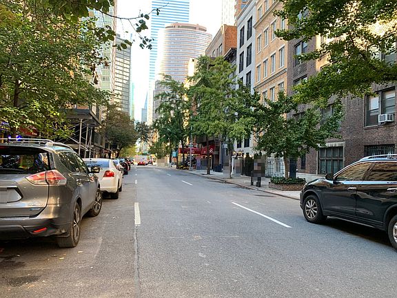 5th image of 333 E 53rd St