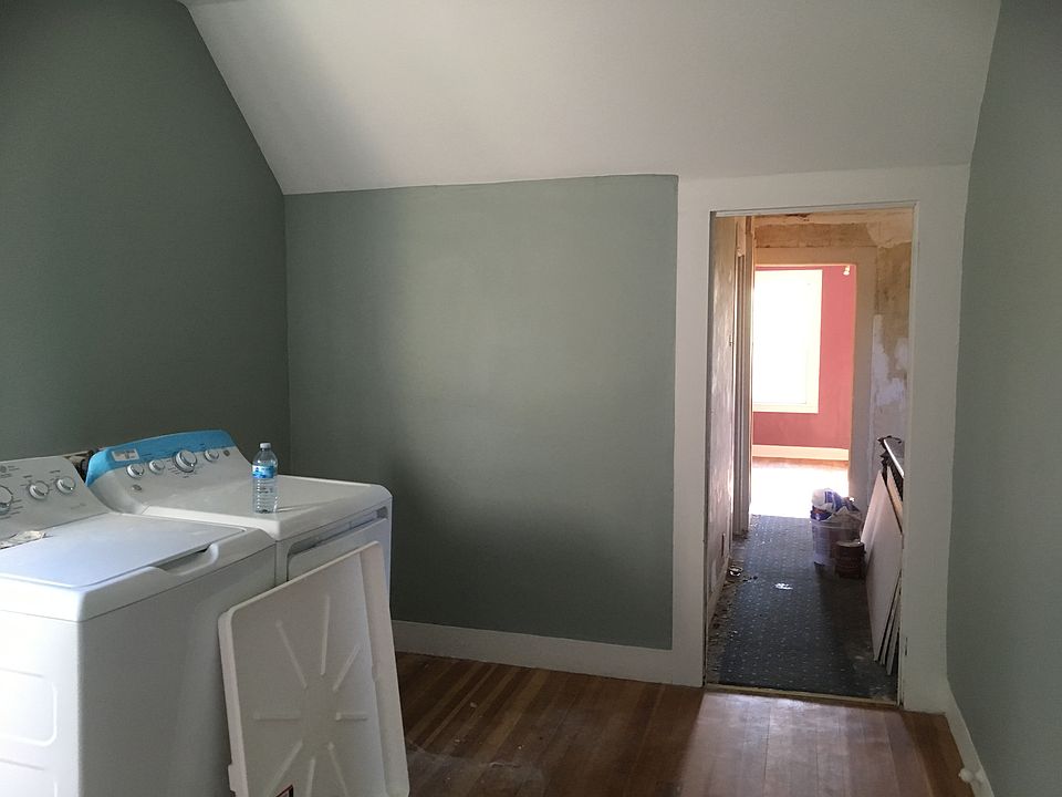 2nd image of 219 S Main St