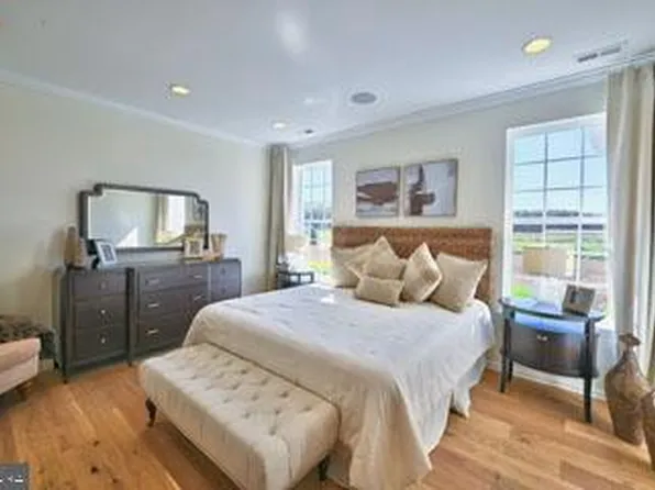 30 Prestwick Ln, Williamstown, NJ 08094