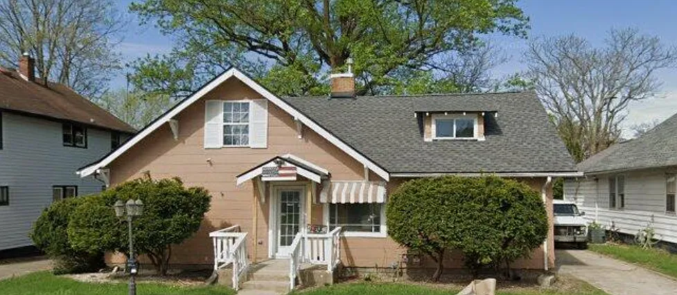 5 bed, 2.5 bath, 2200 sqft, $1,600 — Photo 1