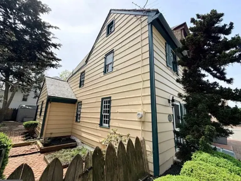 102 E Union St — Photo 3