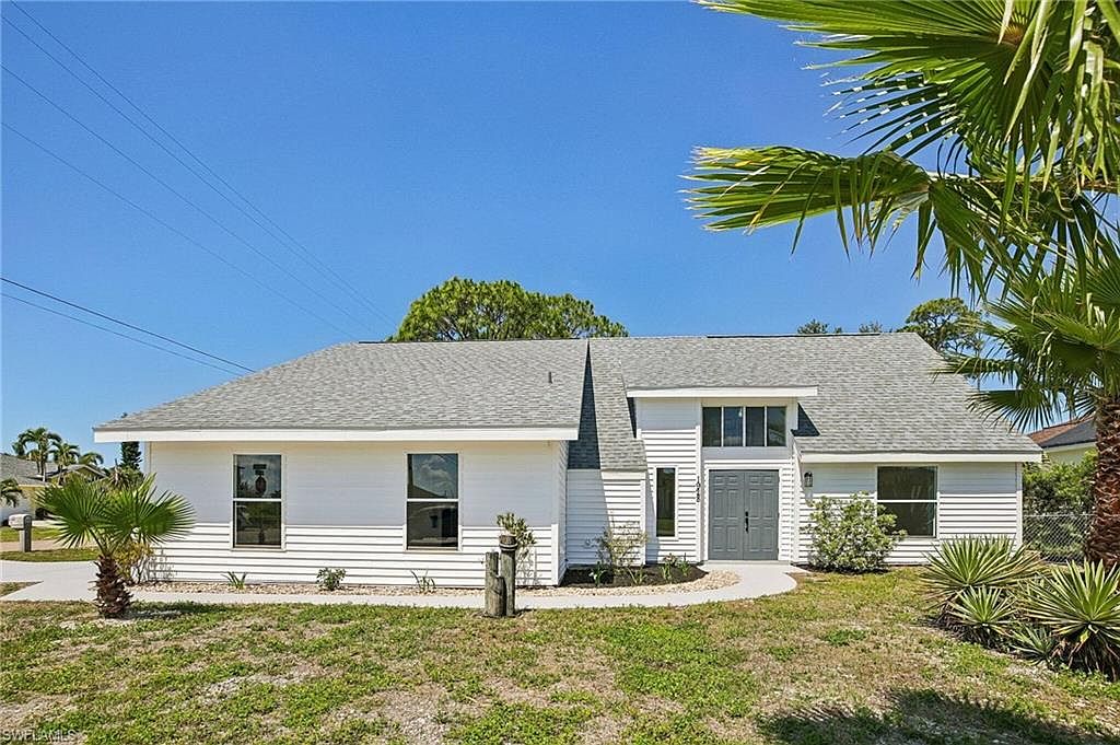1928 SW 8th CT