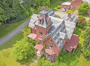 18 Elm St, Hatfield, MA 01038